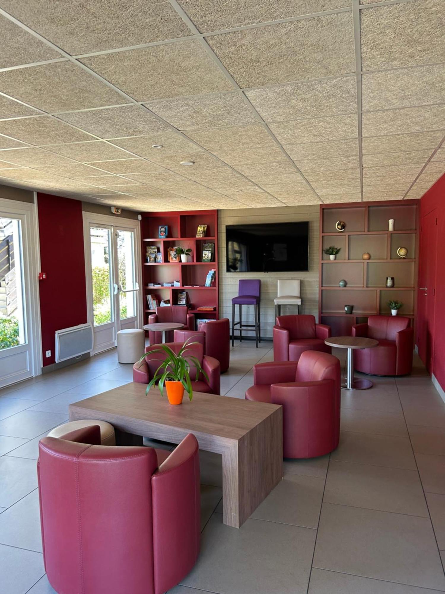 Campanile Sable-Sur-Sarthe Vion Hotel Buitenkant foto